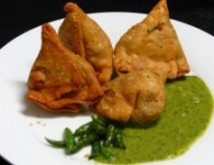 Kothambiriche Samose : Kothambiriche Samose is a maharashtrian dish deeply fry in oil. This snack is famous in maharashtra. Must...