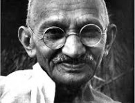 अहिंसा सत्याग्रहाचा प्रणेता महात्मा गांधी (राष्ट्रपिता) जन्म : २ ऑक्टोंबर १८६९ मृत्यू  : ३० जानेवारी १९४८   नाव   : मोहनदास...